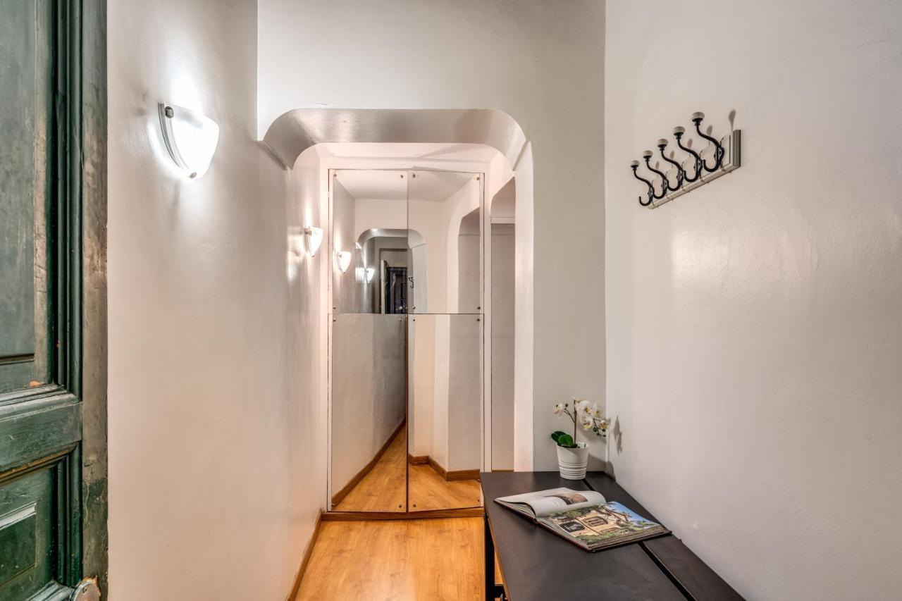 Italianflat- Alla Fontana Di Trevi Рим Номер фото